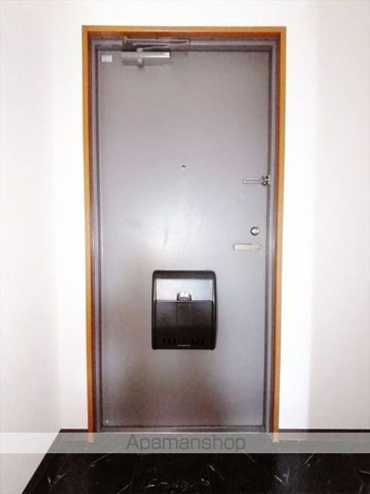 ハイツ・サンシャインの玄関