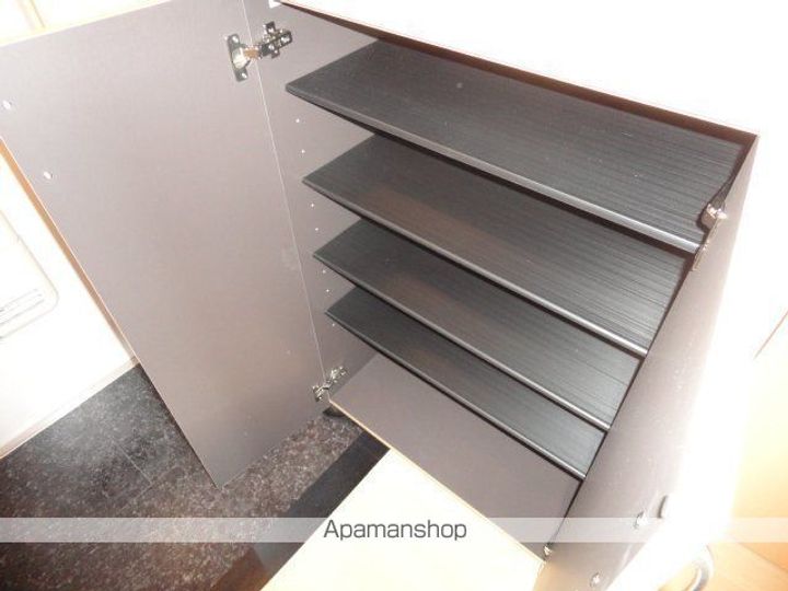 カレント中央203の内装