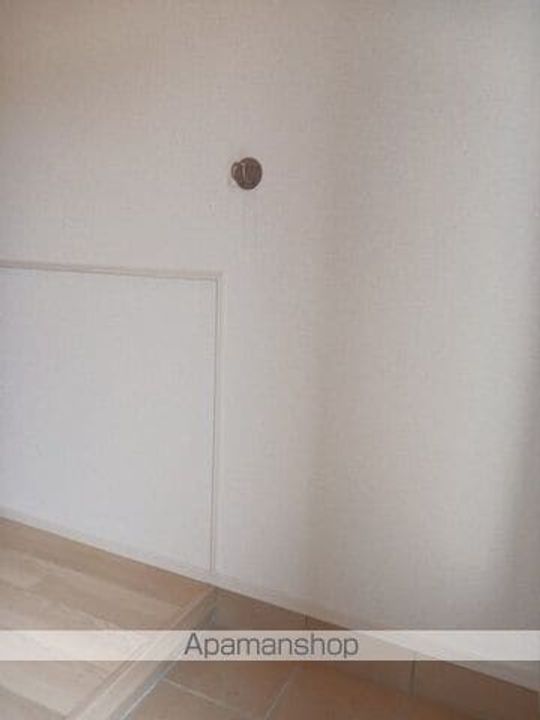 東京都青梅市今寺5丁目の賃貸アパートの玄関