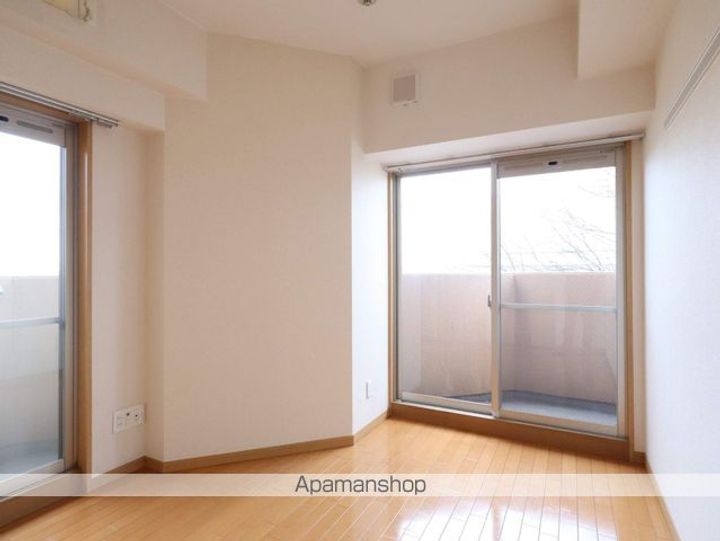 プレサンス名古屋城前の居間