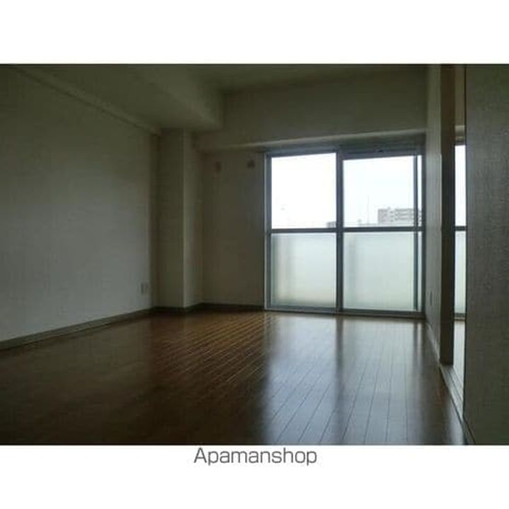 愛知県名古屋市中川区尾頭橋3丁目の賃貸マンションの居間