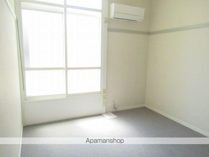 パークサイド室小路104の居間