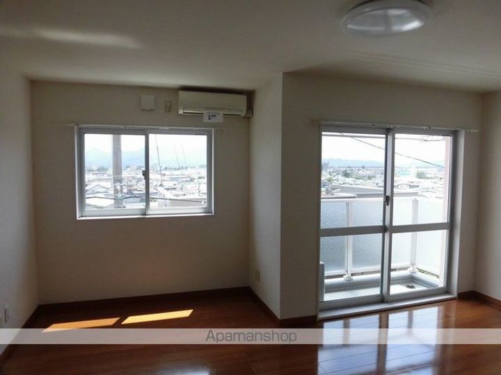 アネックス高松マンション304の居間