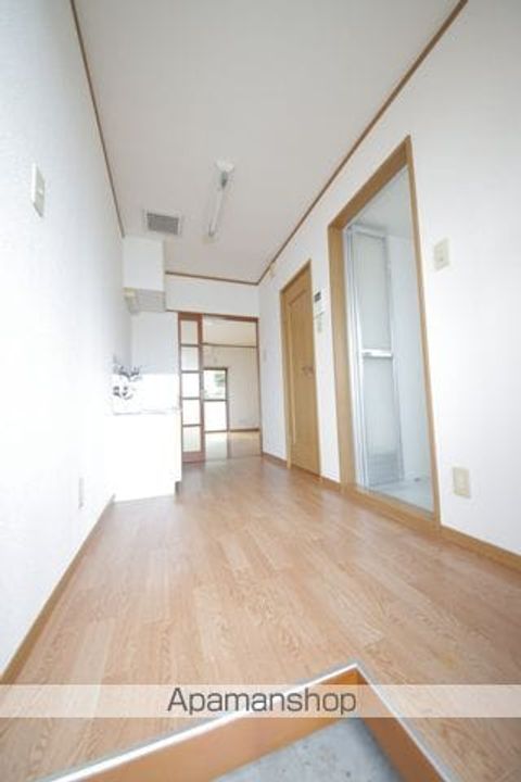 ガーデンビュー石神Bの玄関