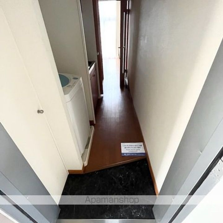 レオパレス丸の木103の玄関