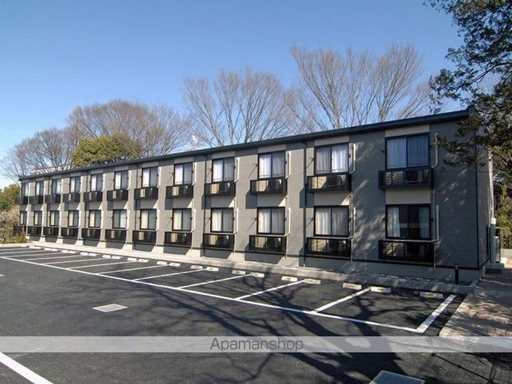 レオパレスラークの外観