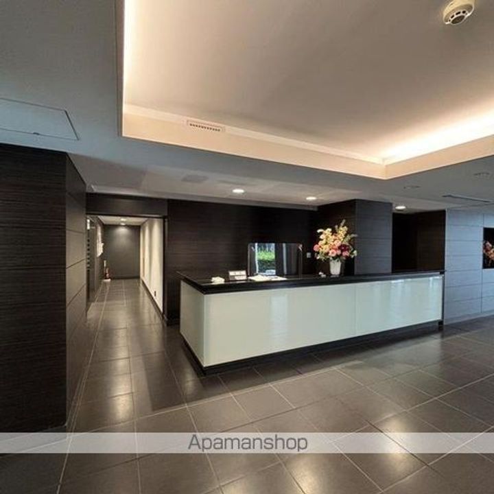 東京都新宿区北新宿4丁目の賃貸マンションの外観