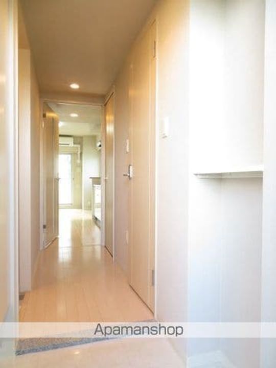 プラウドフラット河原町の玄関