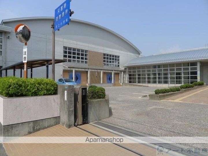 愛媛県松山市土居田町の賃貸マンションの周辺