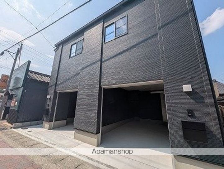 ガレージハウス扶桑駅前の外観