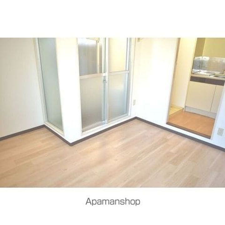 愛知県名古屋市北区中切町字野間の賃貸マンションの居間