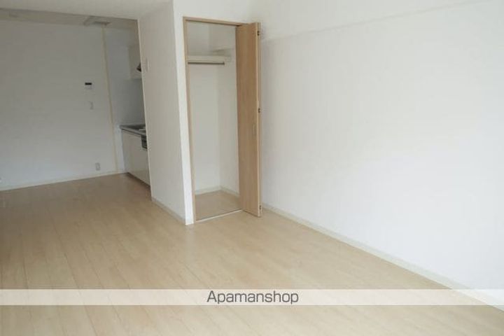 入間市駅前ビルの内装