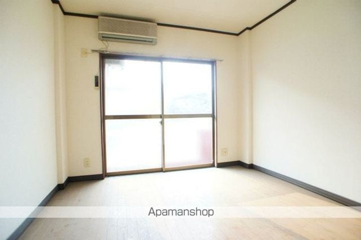 クラウンハイツの居間