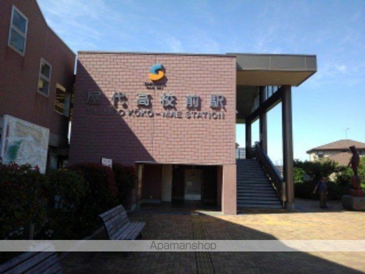 N・Sグランデの周辺