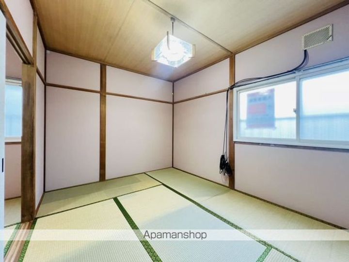 牧野アパート1号(マキノアパートイチゴウ)2階右の内装