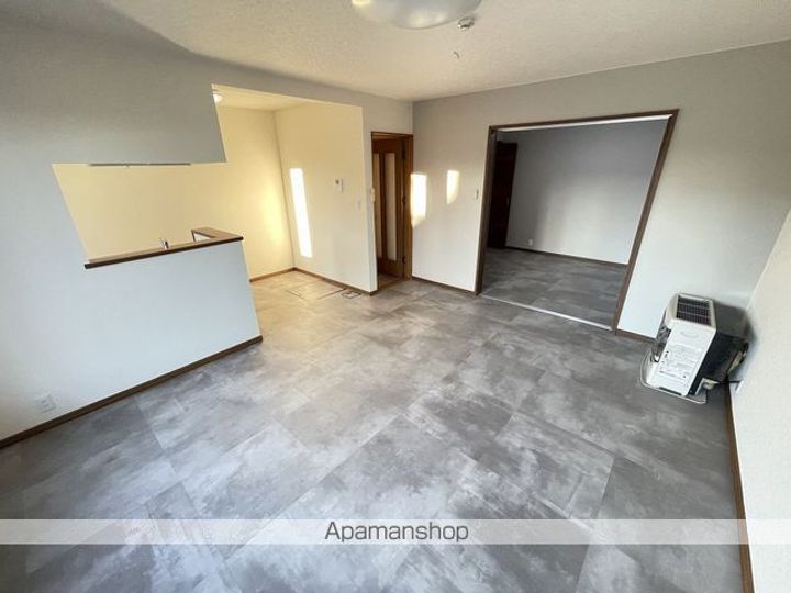 ハイツミキ102の居間