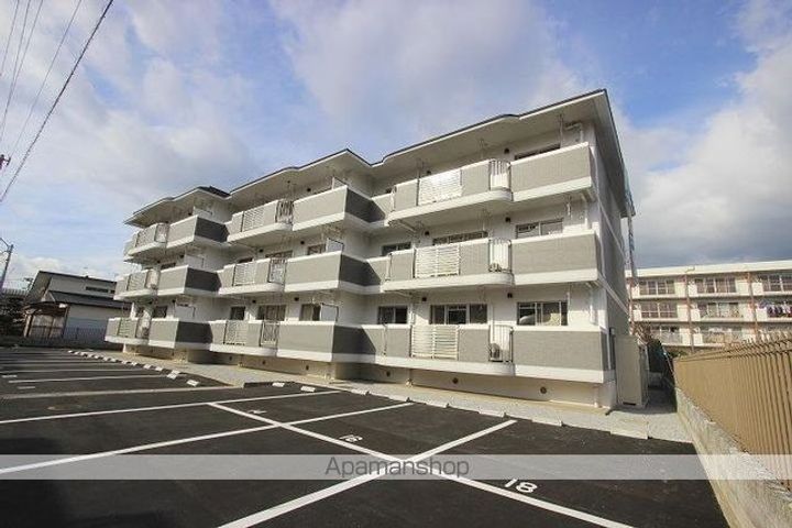 香川県高松市屋島西町の賃貸マンションの外観