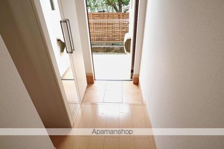 愛知県一宮市平島2丁目の賃貸アパートの玄関