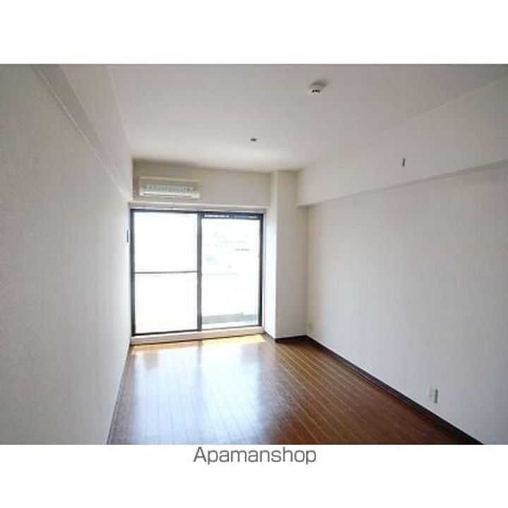 シェラール上社402の居間