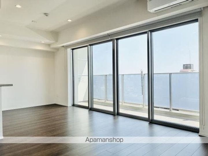 東京都世田谷区弦巻4丁目の賃貸マンションの居間