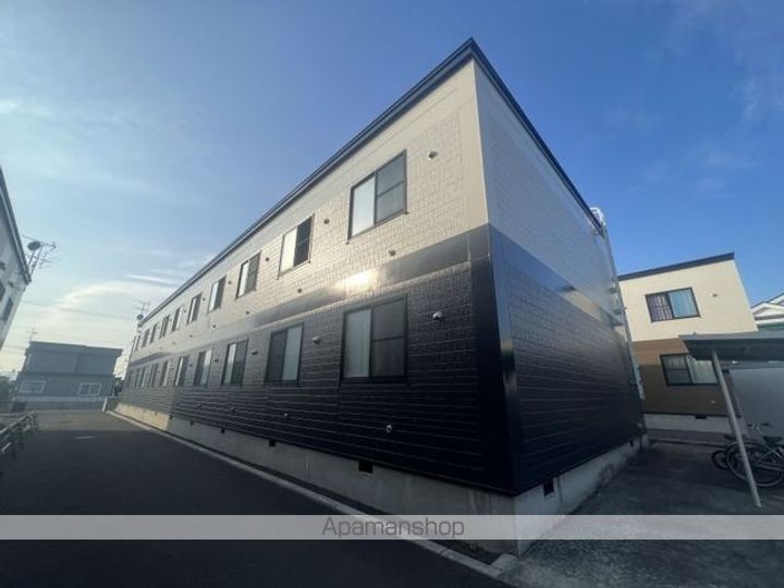 レオパレスエミール美原台B館206の外観