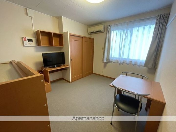 レオパレスどんぐり201の居間