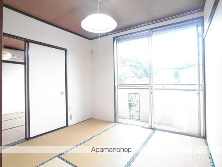 森ハイツの居間