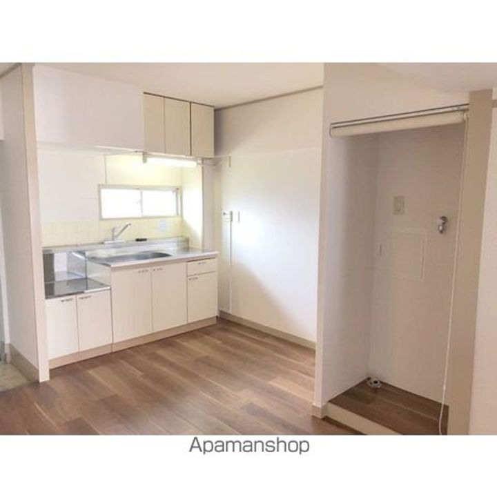 佐藤第一ビルの居間