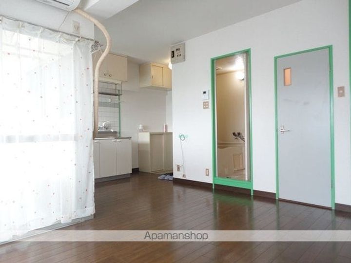 ハウスビューティフル・モアの居間