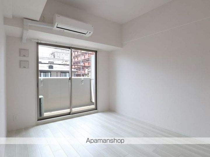 愛知県名古屋市瑞穂区洲雲町4丁目の賃貸マンションの居間