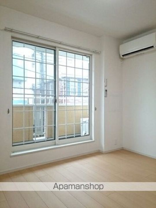 神奈川県横浜市泉区和泉中央南2丁目の賃貸アパートの居間