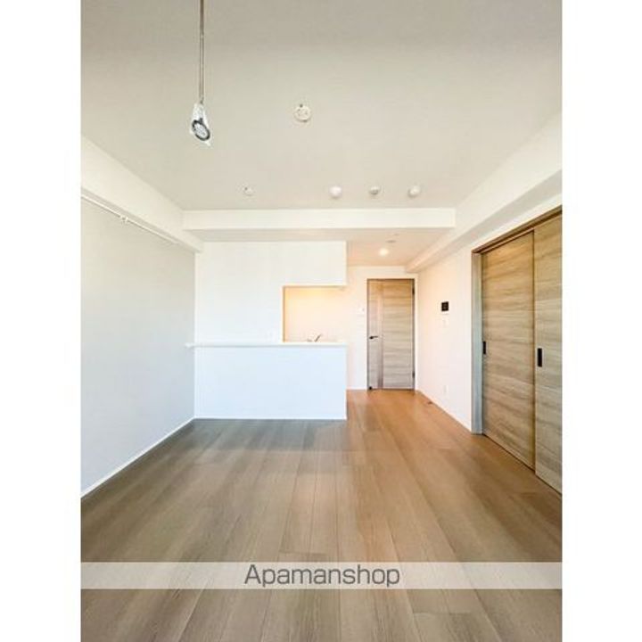 東京都新宿区西新宿8丁目の賃貸マンションの居間