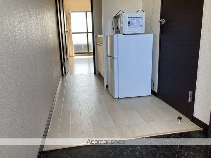 グリーンヴェール岡駅前の玄関