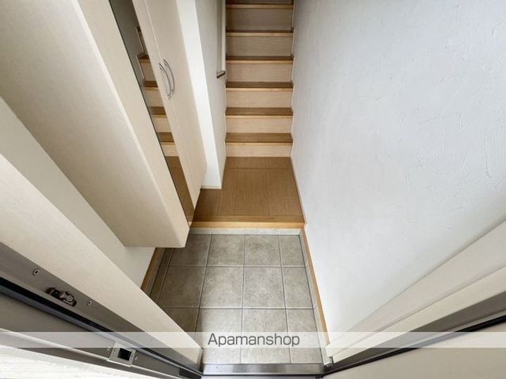 滋賀県大津市本堅田6丁目の賃貸アパートの玄関