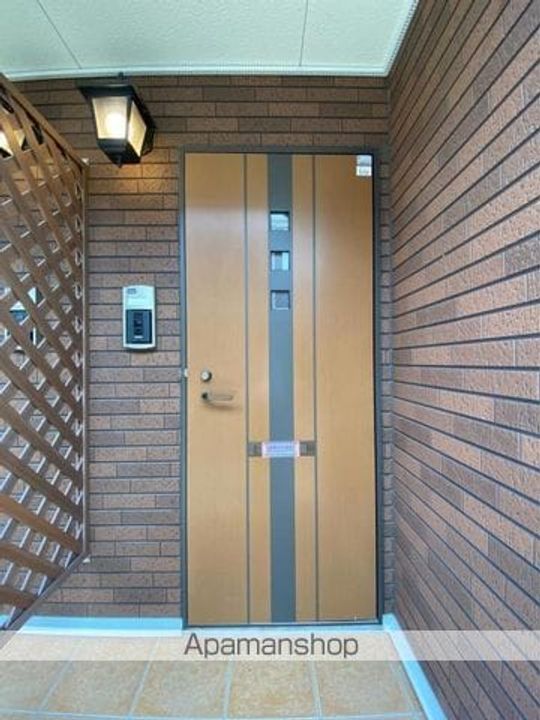 香川県高松市春日町の賃貸アパートの玄関