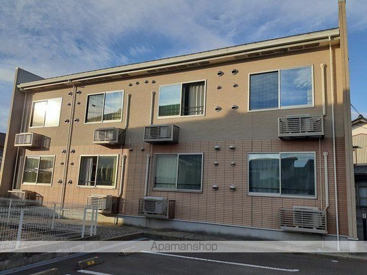 福井県坂井市春江町江留上緑の賃貸アパートの外観