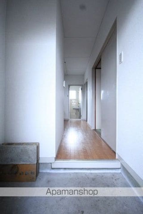 ウエダマンションの玄関