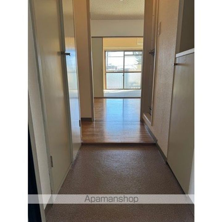 東京都三鷹市大沢4丁目の賃貸マンションの玄関