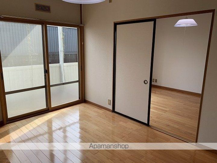 足立マンションの居間