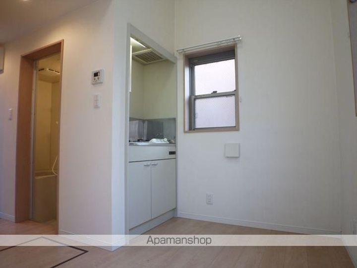 東京都立川市曙町1丁目の賃貸アパートの玄関