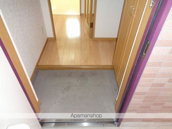 プレシャスクローバー201の玄関