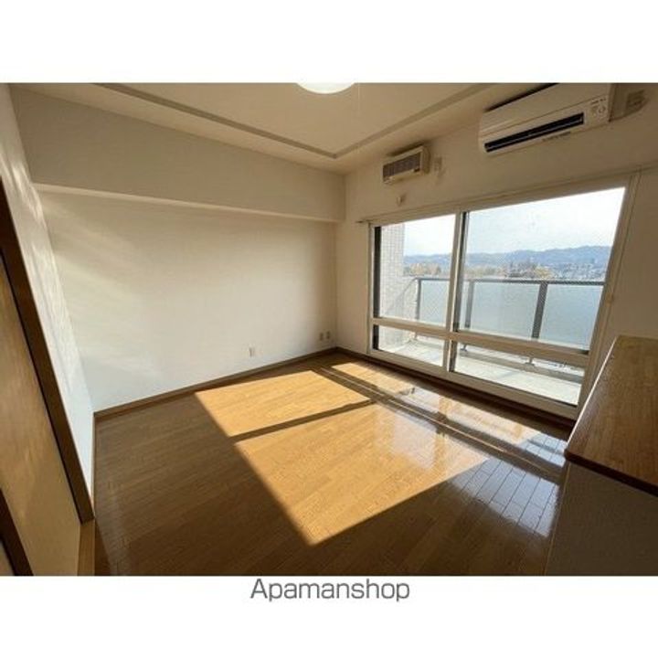 ソシオ山下通り504の居間