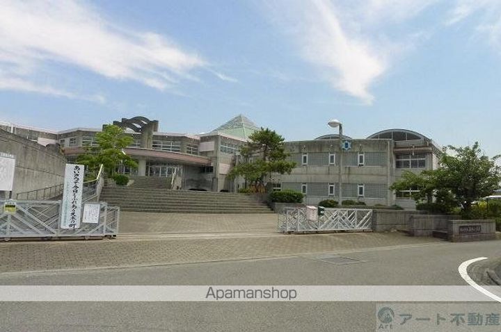 レベウェル三愛702の周辺