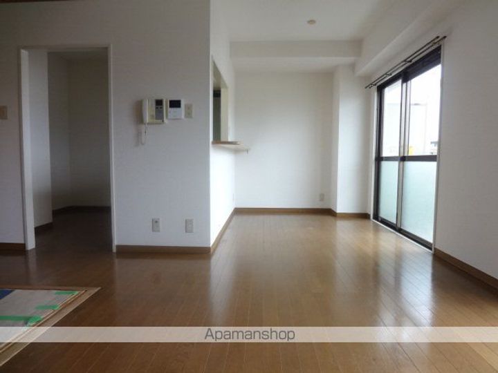 ナーシサス法橋403の居間