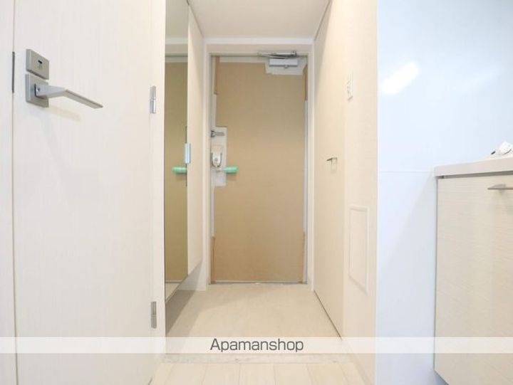 愛知県名古屋市中区千代田3丁目の賃貸マンションの玄関