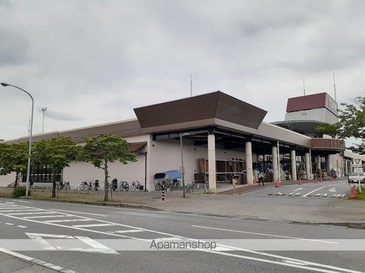 ブリーズ・セイバリーの周辺
