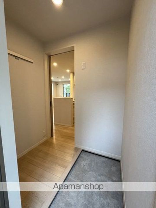 東京都世田谷区代田1丁目の賃貸アパートの玄関