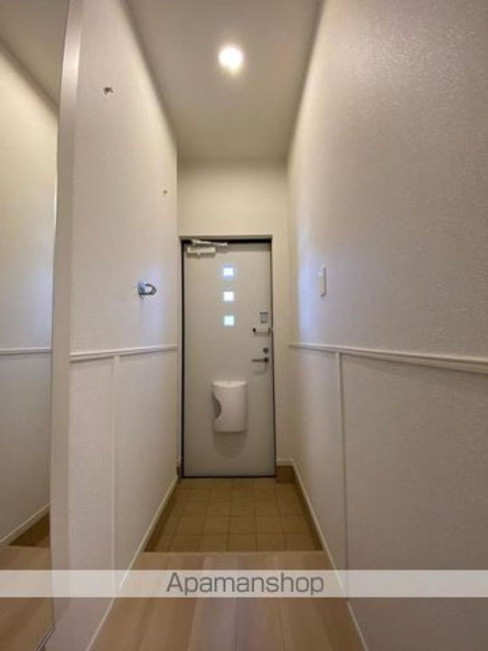 香川県高松市国分寺町新居の賃貸アパートの玄関