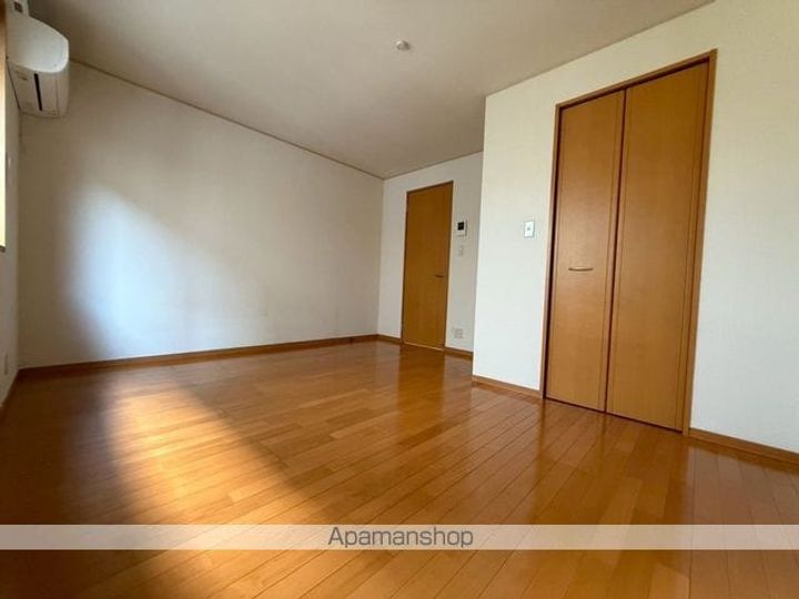 東京都八王子市大和田町4丁目の賃貸アパートの居間