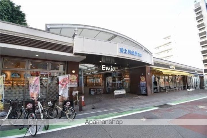 パールハイムの周辺